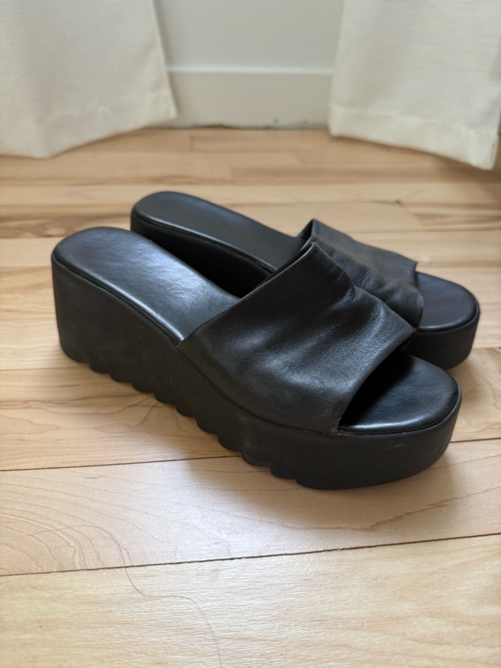 L'INTERVALLE Black Leather Platform Slide Wedges